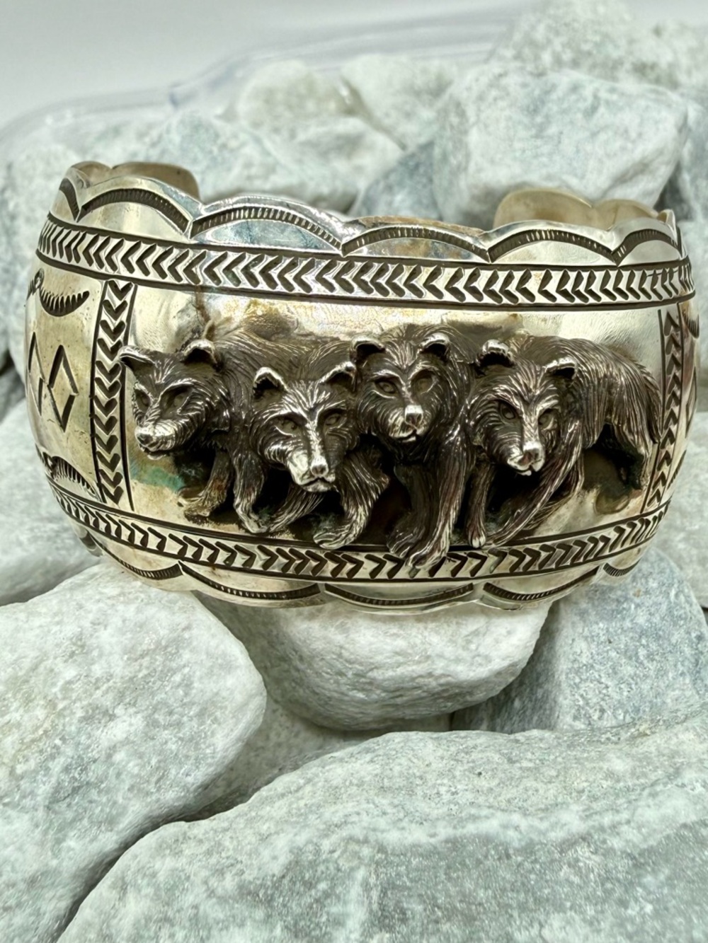 Navajo Carson Blackgoat Sterling 3D Wolfpack Cuff Bracelet Signed Sterling 59.2g - Picture 3 of 14